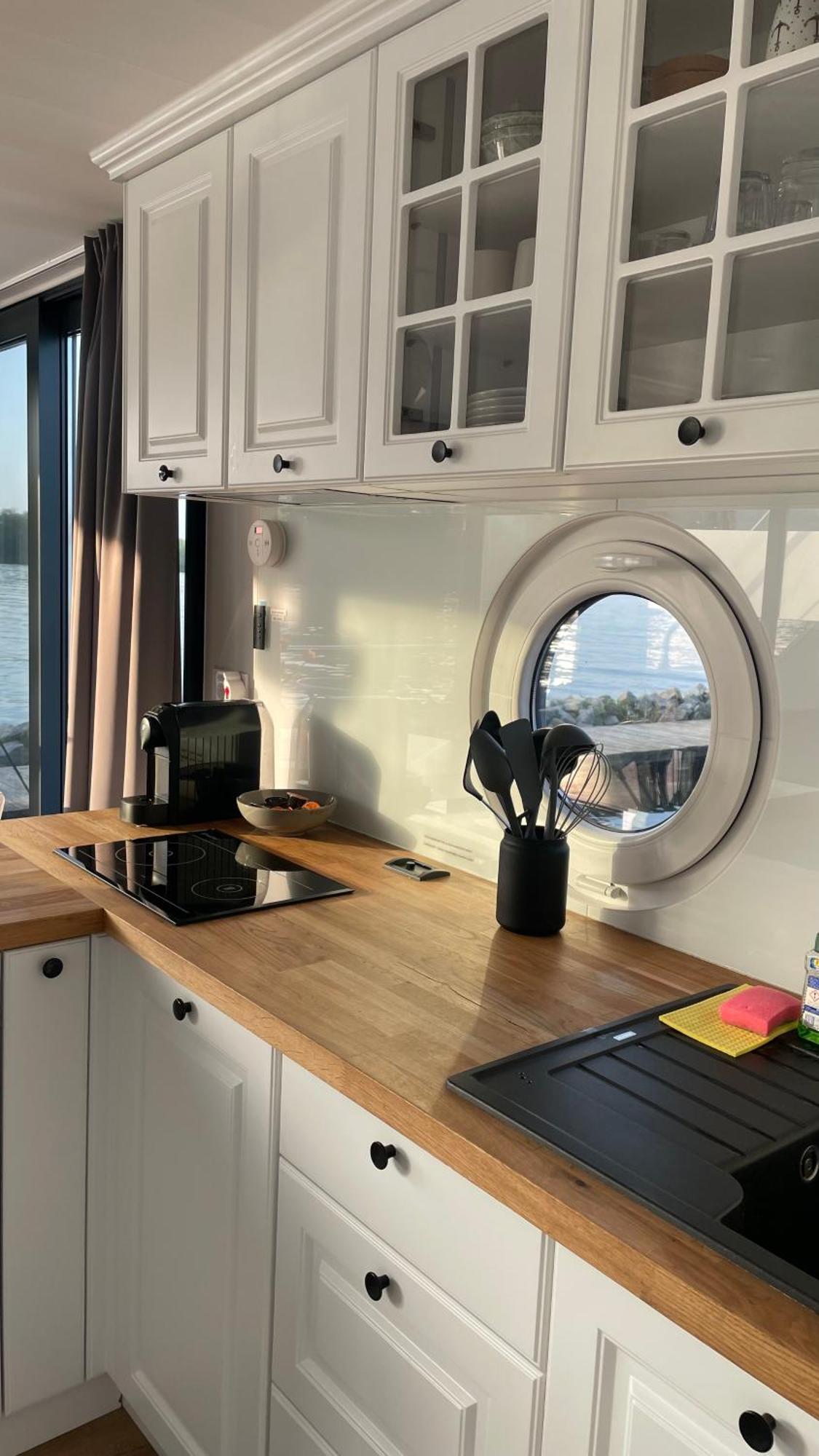 Modernes Festliegendes Hausboot Mit Grosszuegiger Dachterrasse Und Ruderboot Hotel Röbel Buitenkant foto